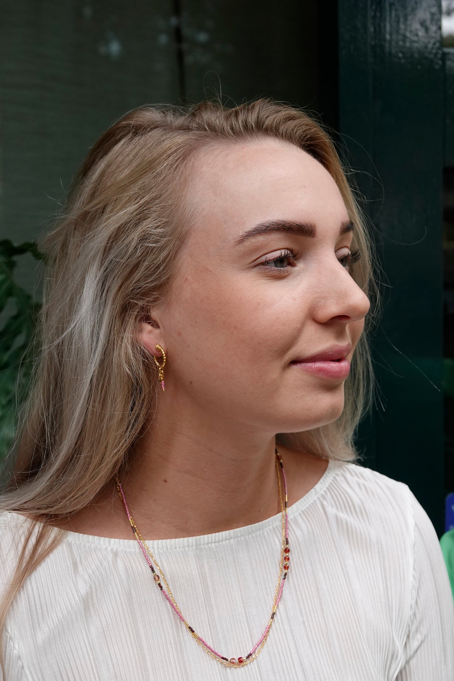Armbandje of ketting met kleine kraaltje en half edelsteentjes