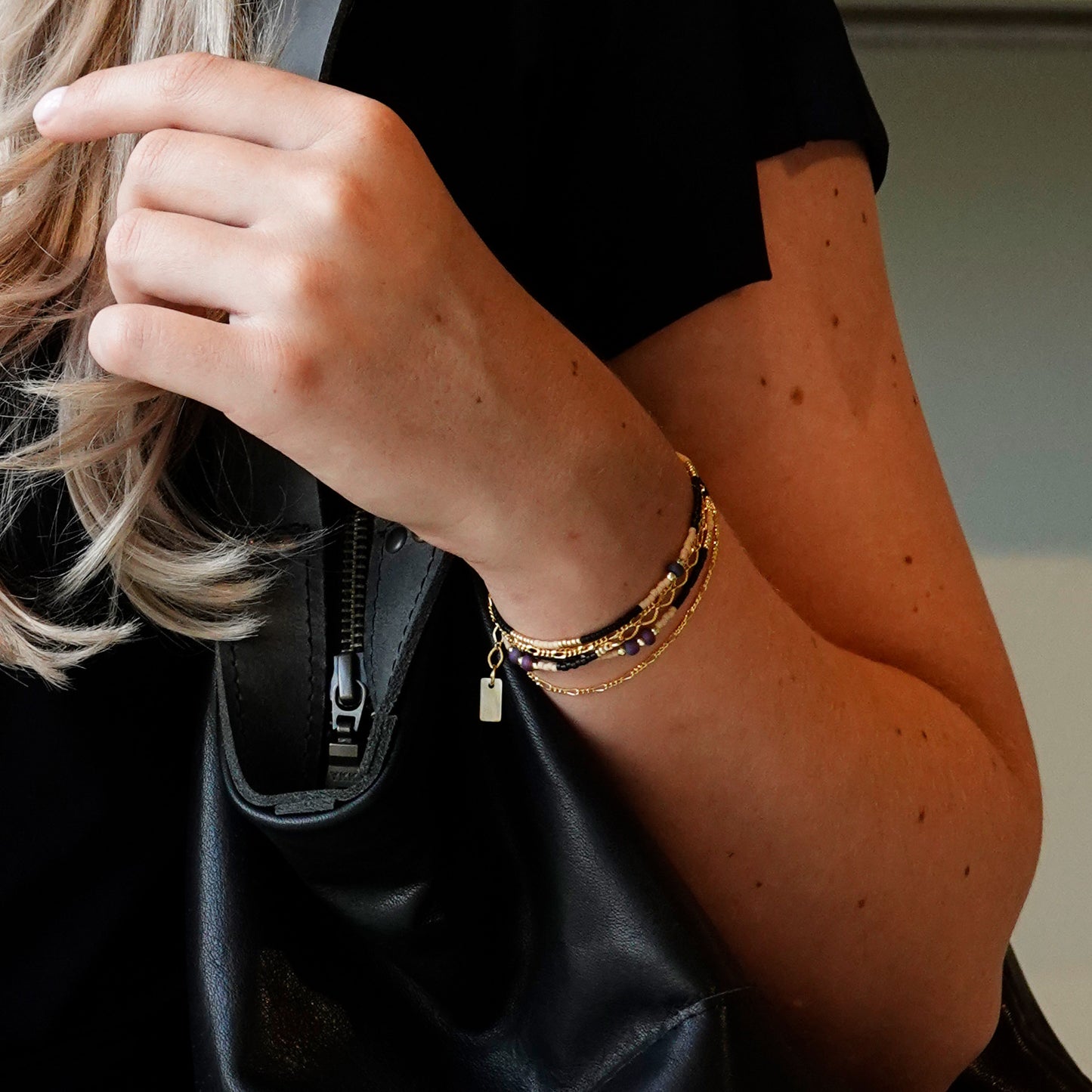 Armbandje of ketting met kleine kraaltje en half edelsteentjes