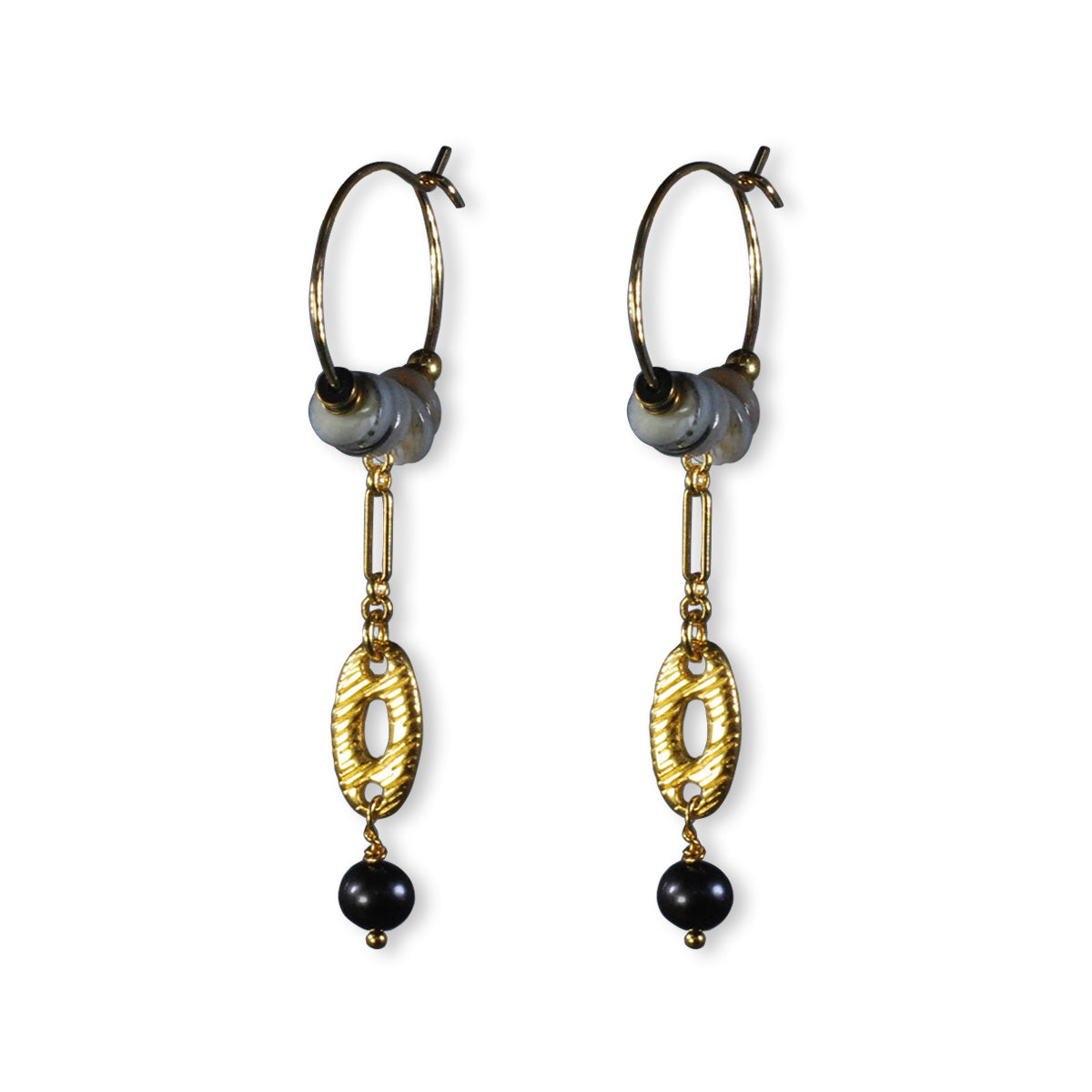Nona oorbellen met gold plated charm en kralen