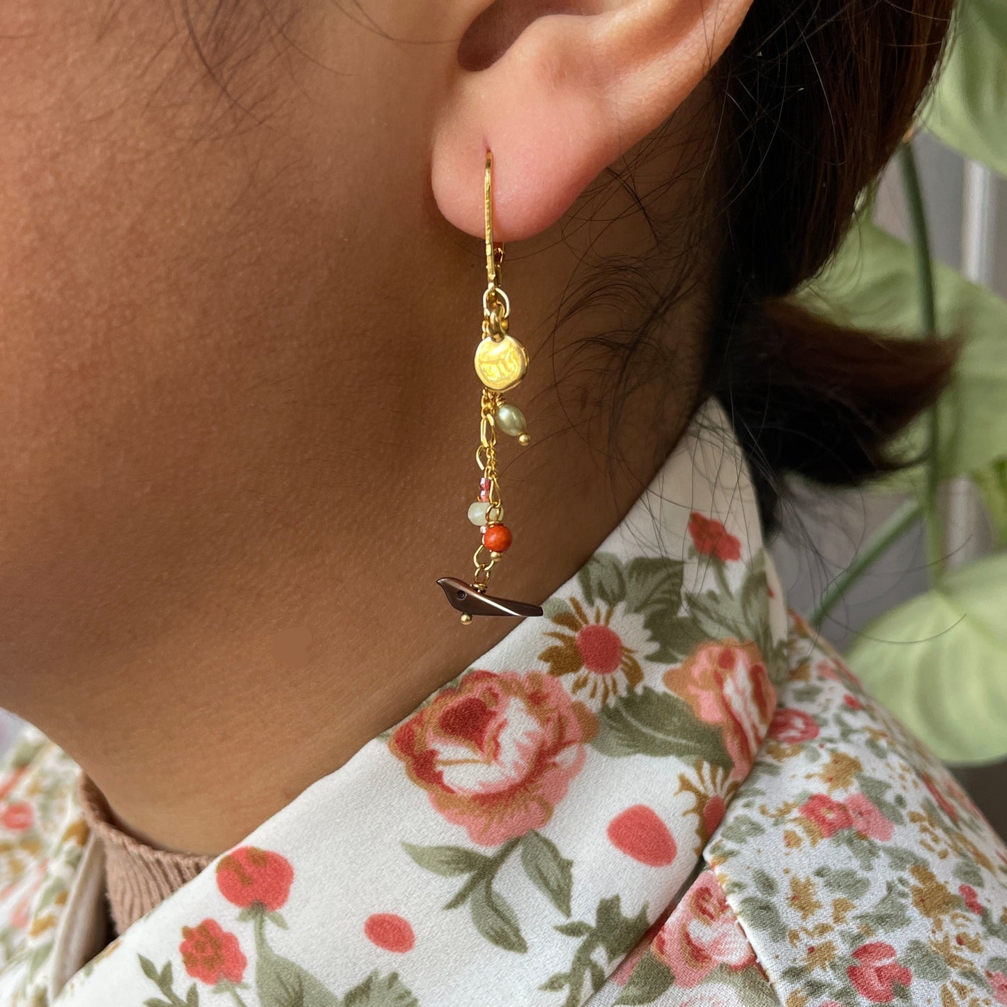 Nona oorbellen met semi-precious stones, Bruin