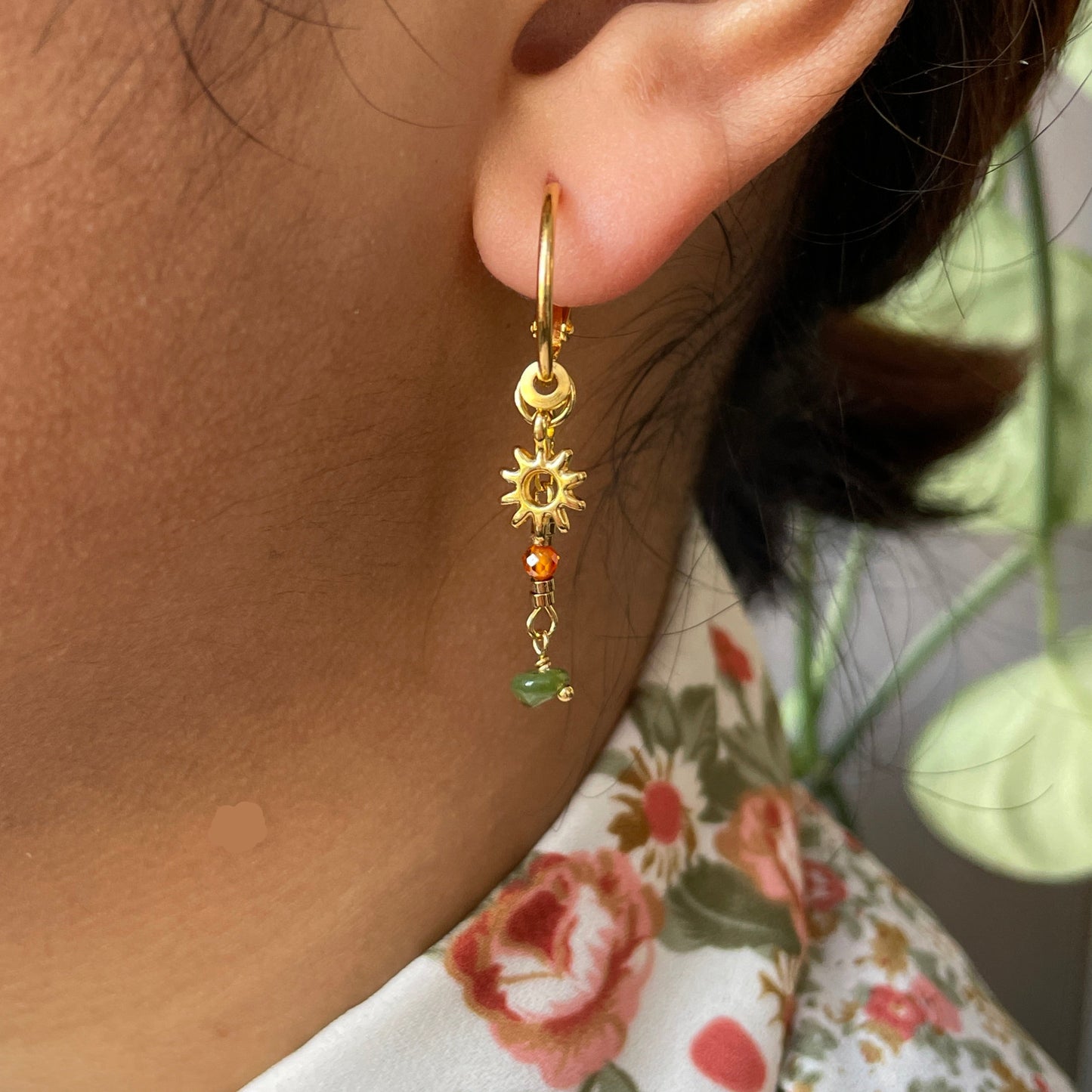 Nona Gold plated earrings with summer charms and pendants, dark green