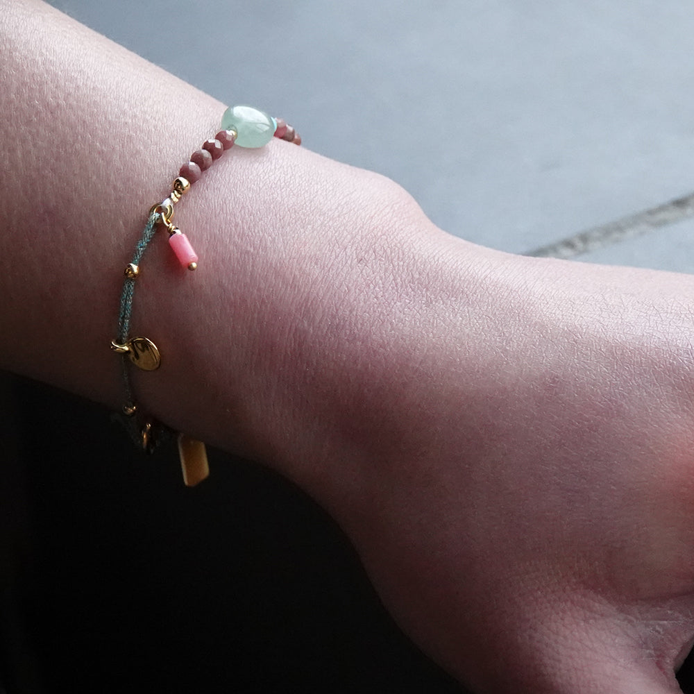 Nona, armbandje semi-precious stones Grijs