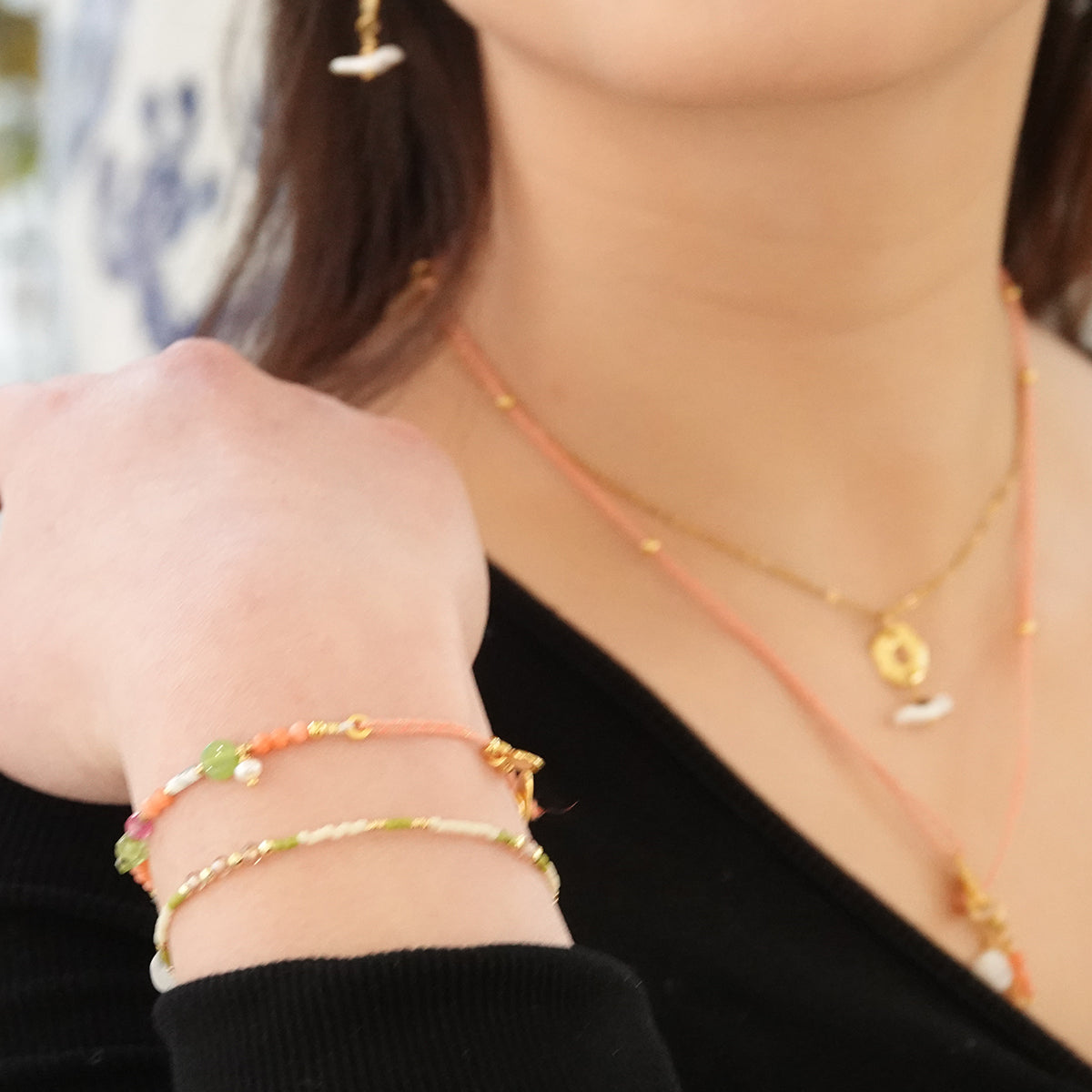 Nona, armbandje semi-precious stones zalmroze