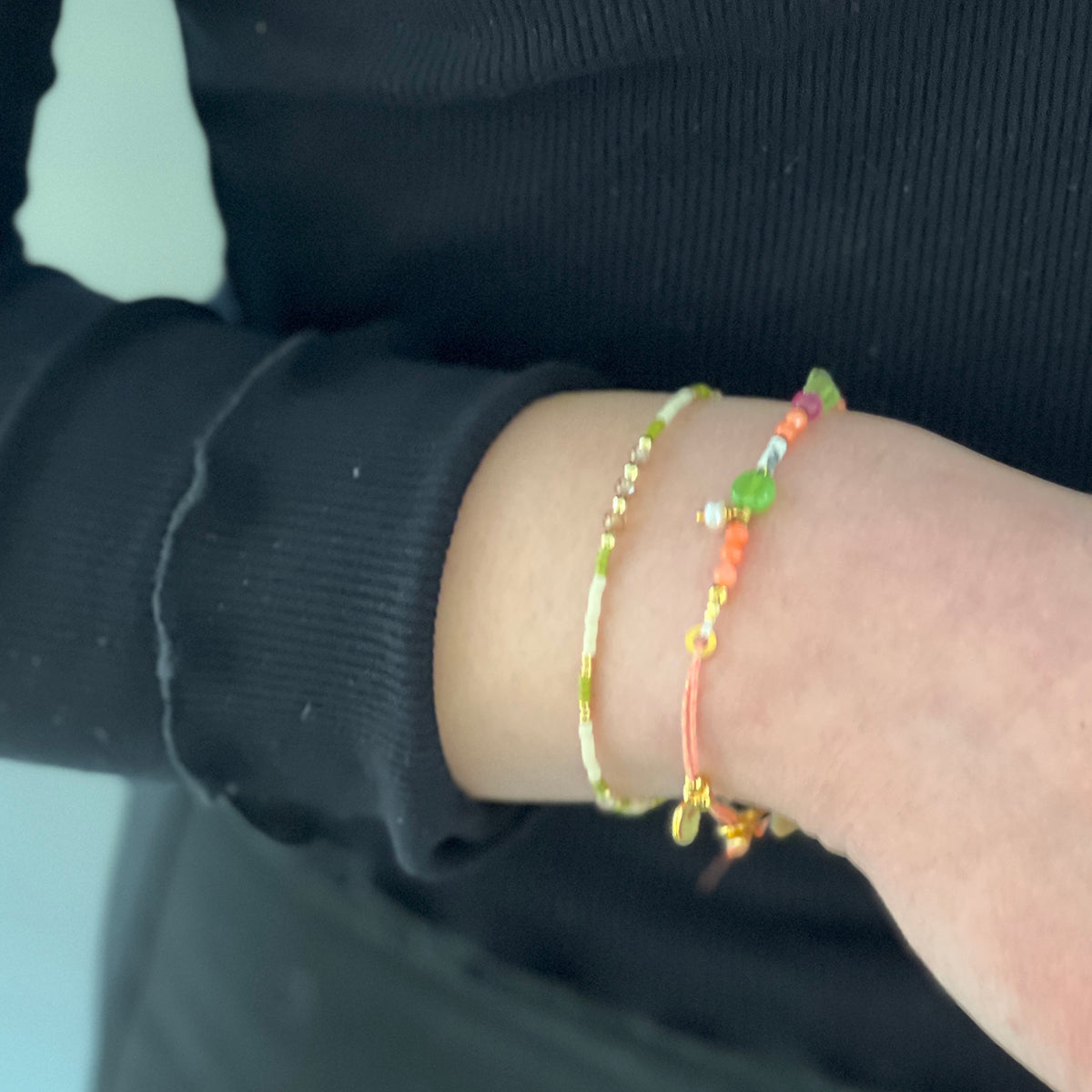 Nona, armbandje semi-precious stones zalmroze