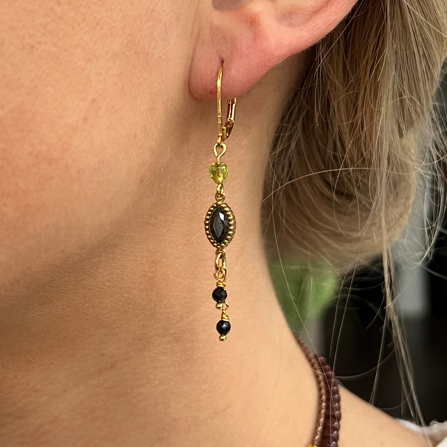 Nona oorbellen met semi-precious steentjes