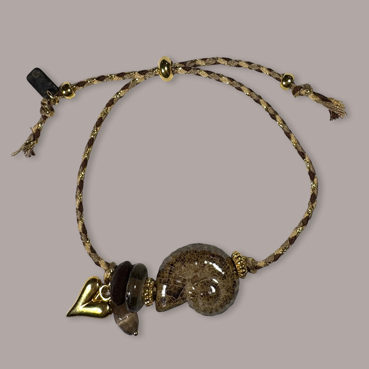 Kleurrijk armbandje met keramieke schelp