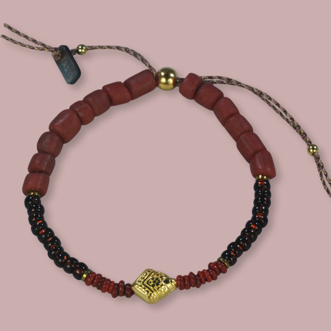 Handgemaakte armbanden met Afrikaanse kralen