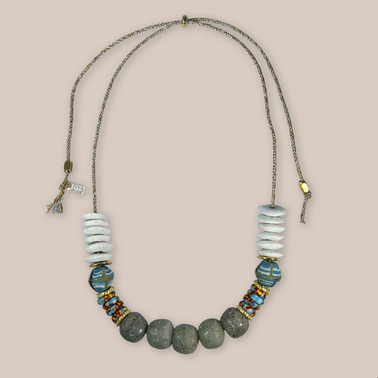 Down to Earth, statement ketting