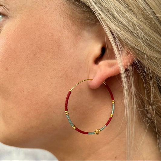 Dezente Creolen in wunderschönen Farbkombinationen